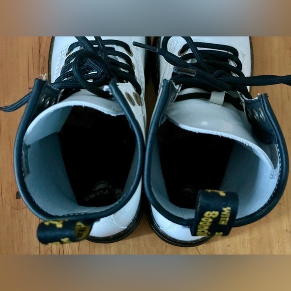 Dr. Martens Women's Zavala Combat Lace Up Boot | Size 6 - Picture 9 of 13